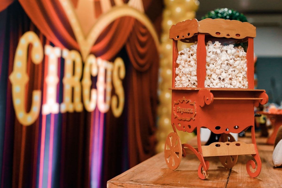 Vintage circus aesthetic decor ideas with antique posters and warm lighting