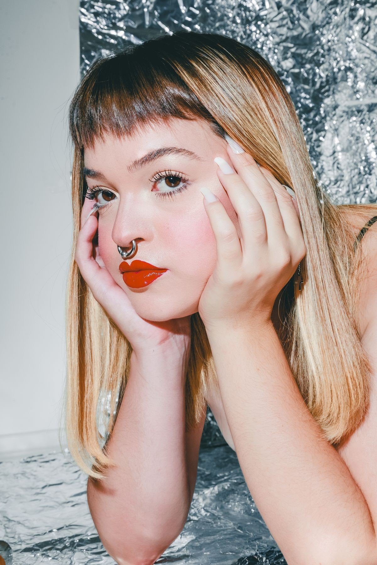 Soft silver eyeliner for everyday wear