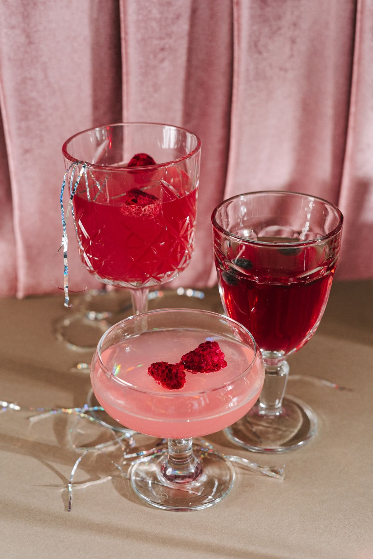Variations of Thanksgiving punch with pomegranate and spiced apple flavours