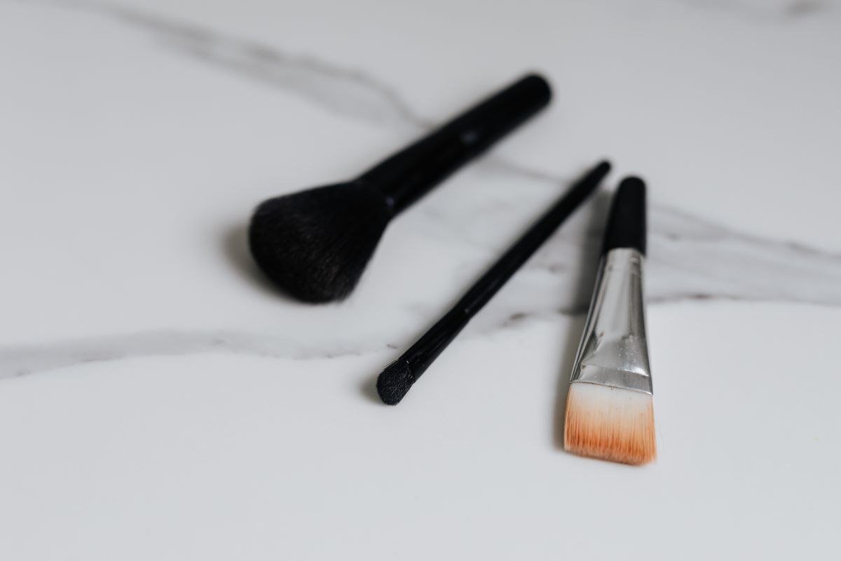 Eyeshadow colours paired with peach blush