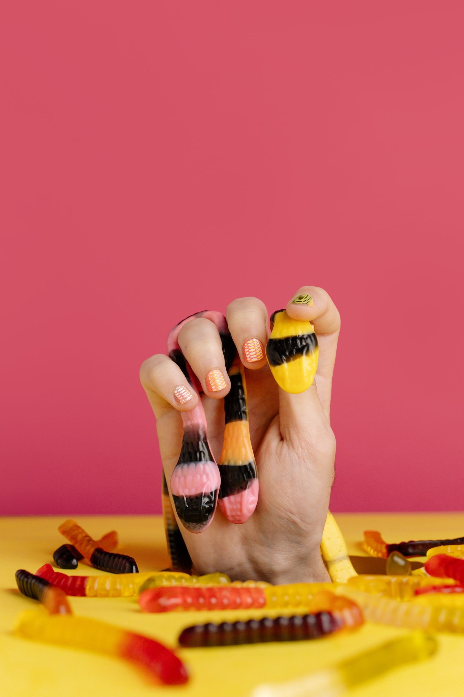 Subtle neutral mismatched nails for everyday wear
