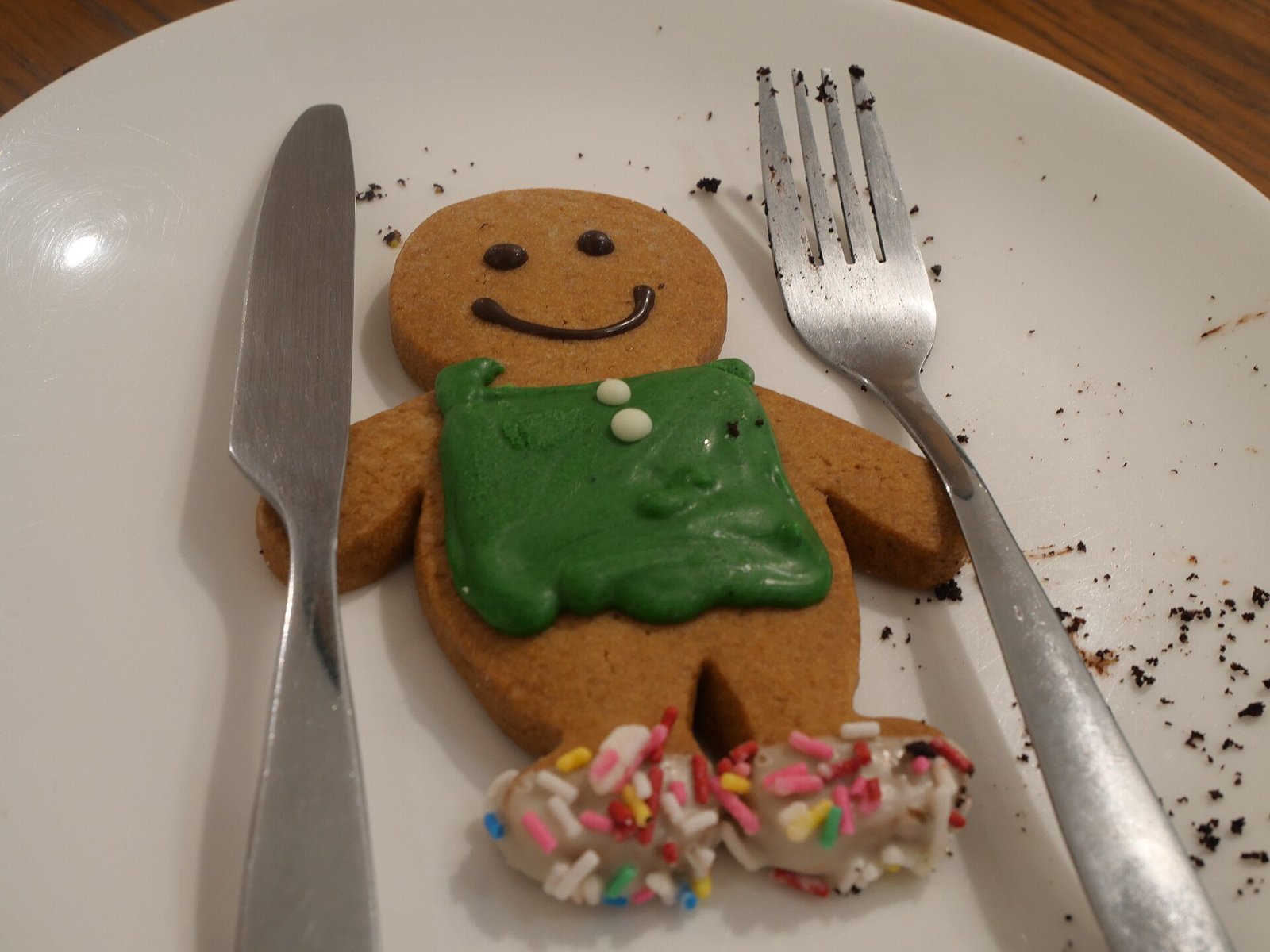 Gingerbread christmas tree theme ideas with DIY salt dough gingerbread ornaments