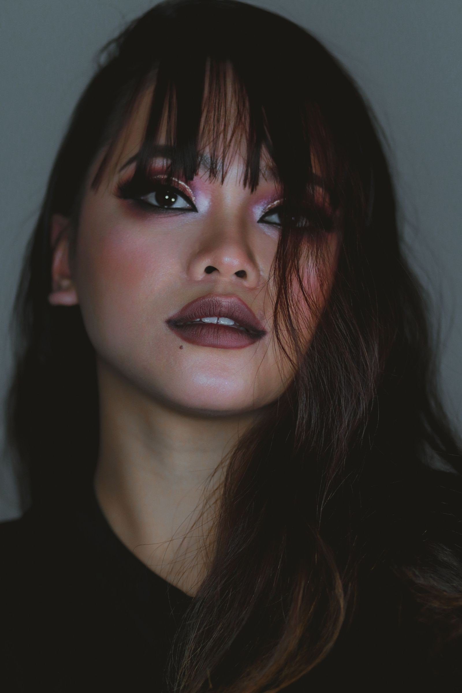 Setting spray finishing a dark romantic makeup look