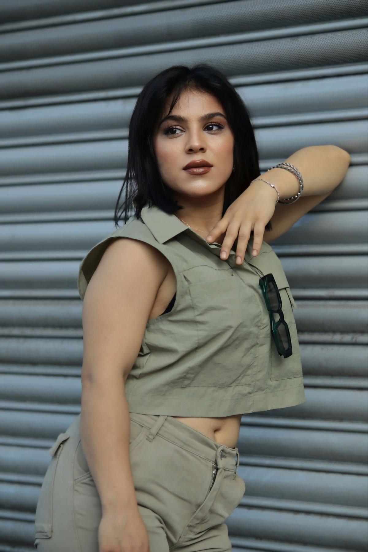 Woman wearing khaki coded monochromatic outfit with trench coat