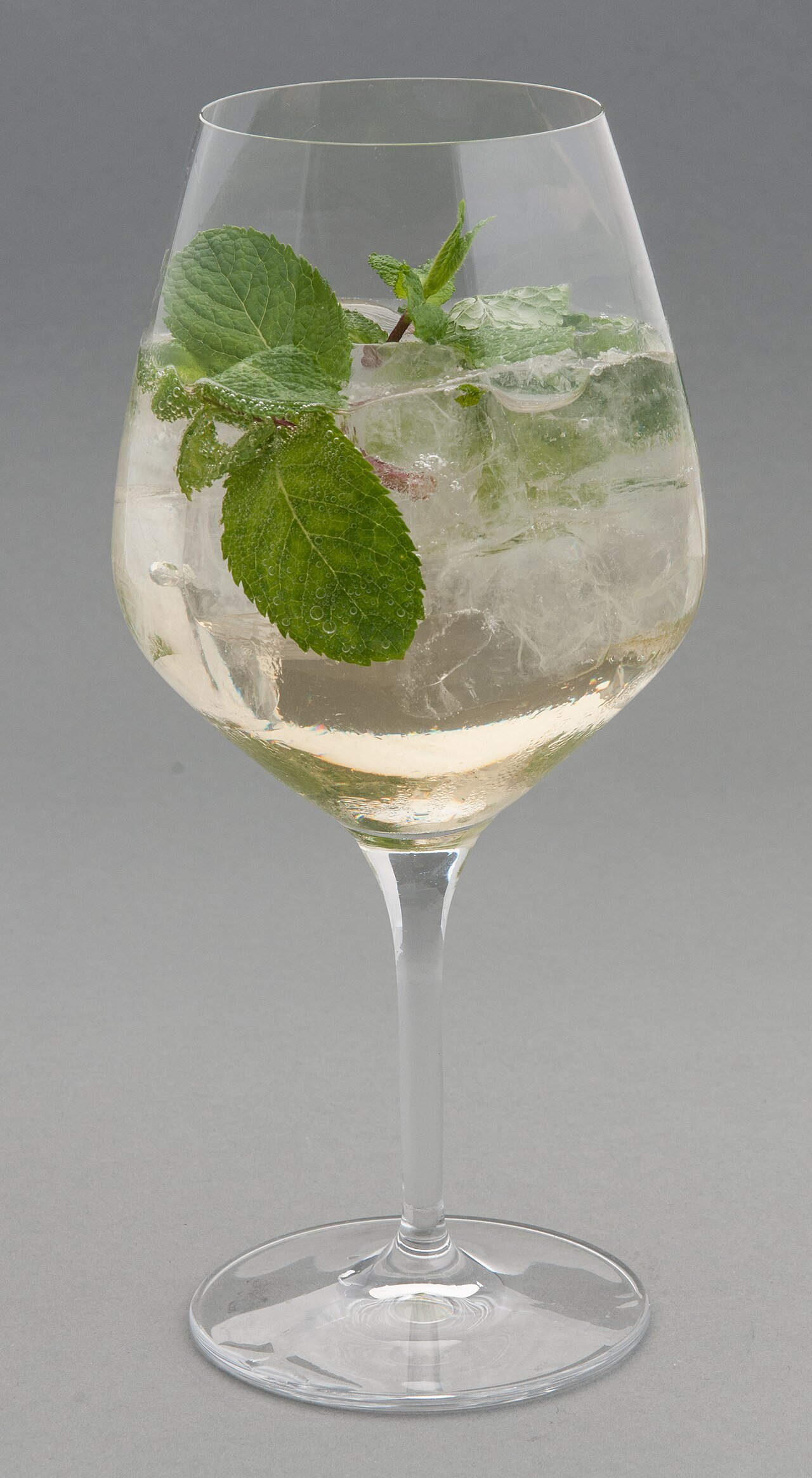 A perfectly balanced Hugo spritz over plenty of ice