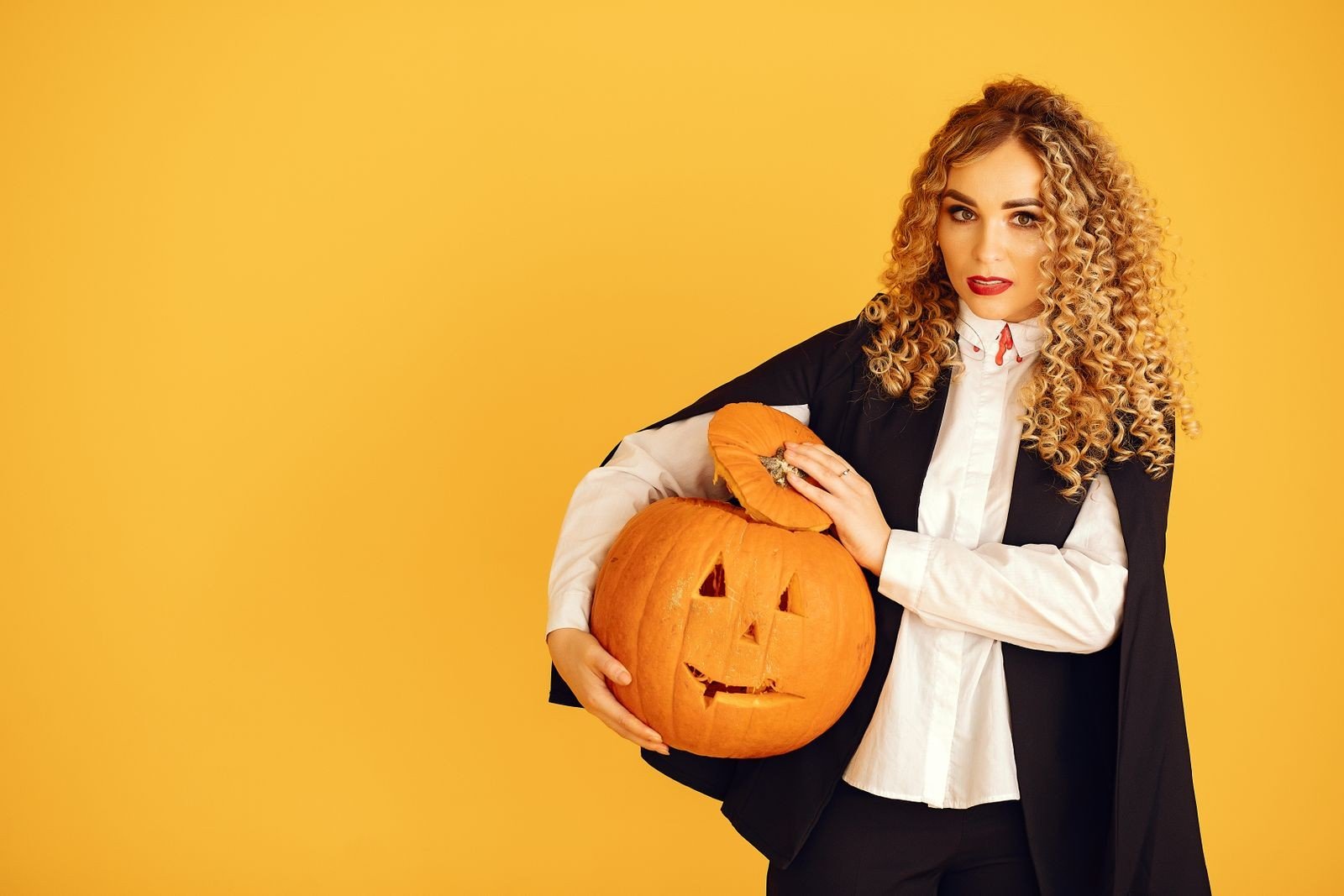 Portrait photography of a vampire beauty look
