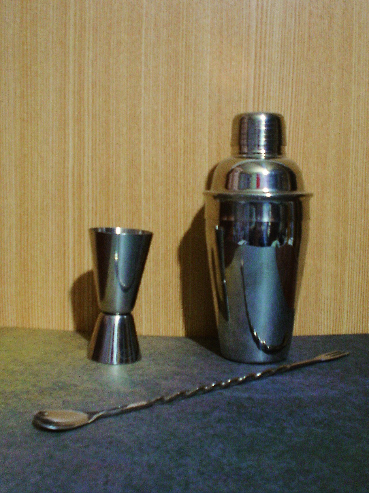 Basic bar tools for building spritzes at home