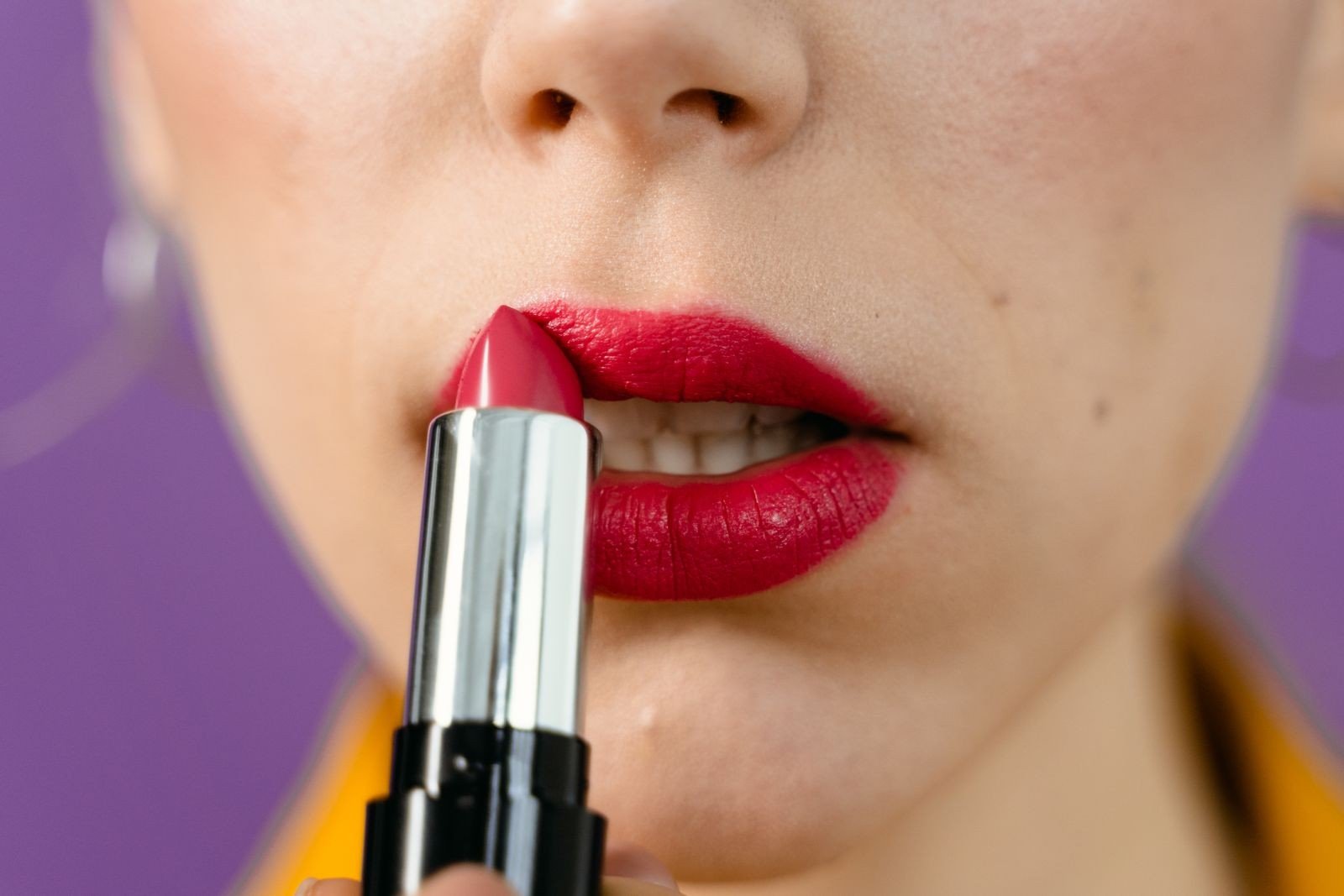 Vampire beauty look adapted for deep skin tone