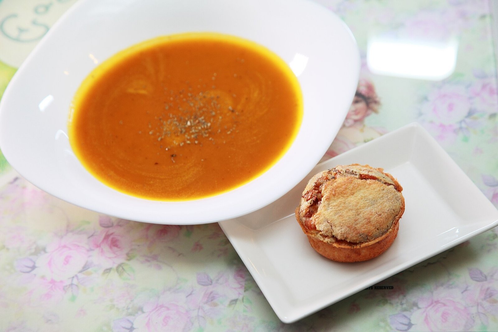 Indian spiced pumpkin soup with tarka tempering and crispy onions