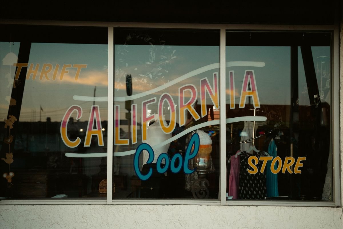 Sustainable benefits of thrifting reducing waste and fashion footprint