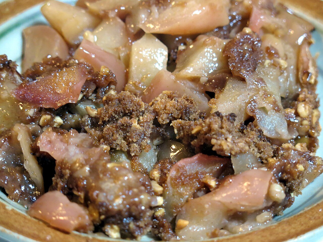 Close-up of the buttery oat streusel over jammy fruit