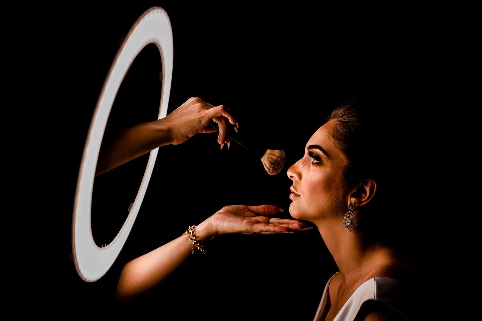 Well balanced eccentric makeup with clear focal points