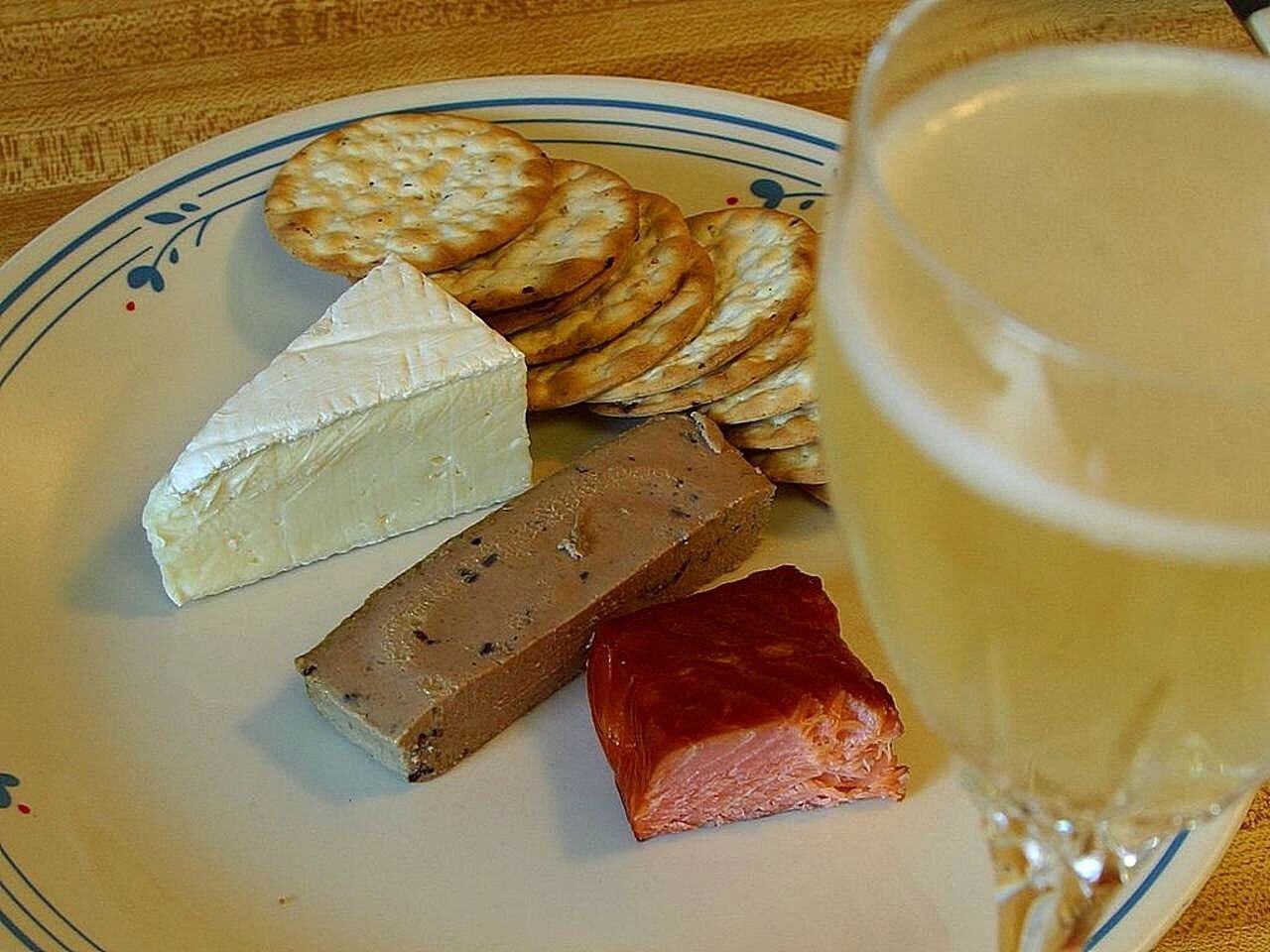 An appetizer spread with brie and accompaniments