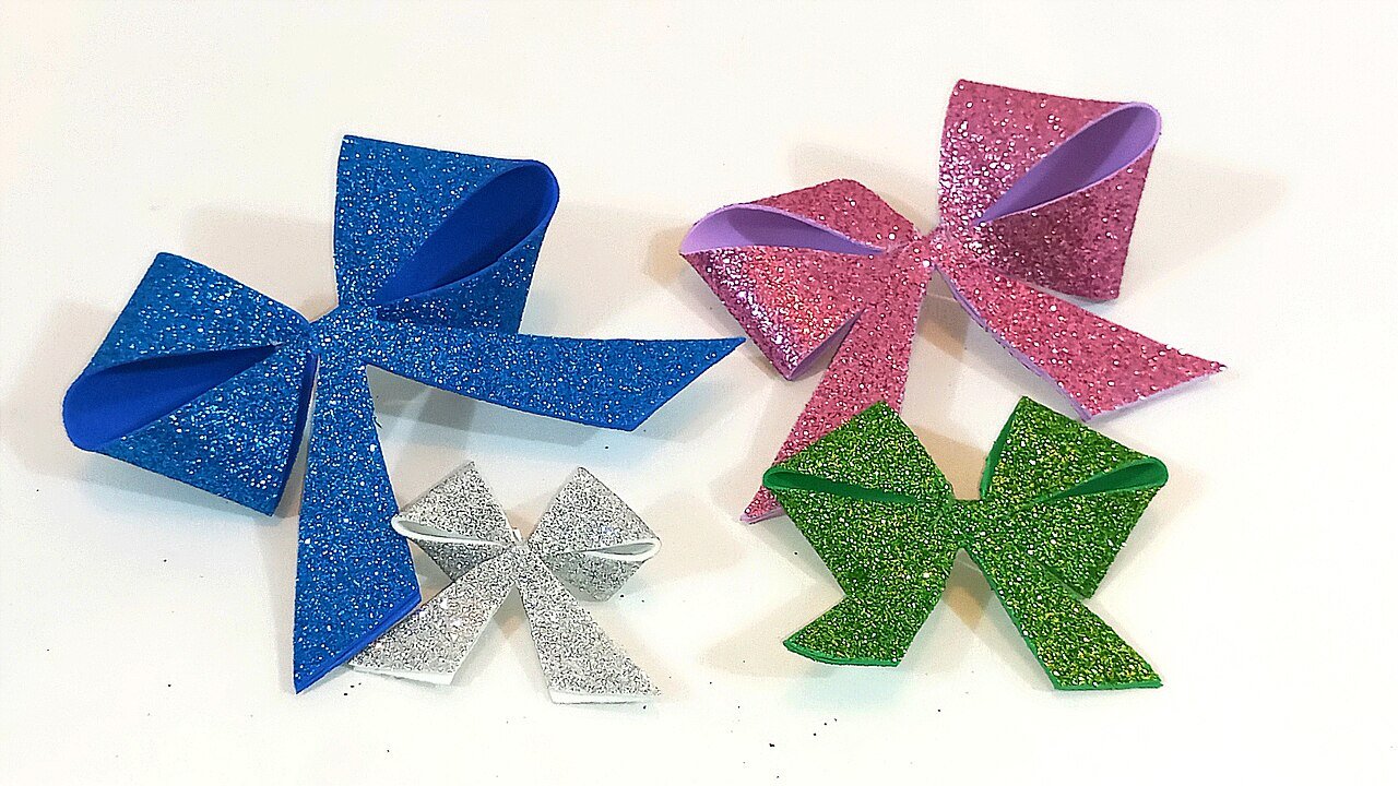 Hands forming a classic velvet bow step by step