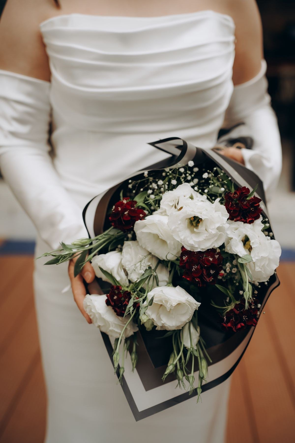 Moody autumn bouquet with amaranthus and dahlias