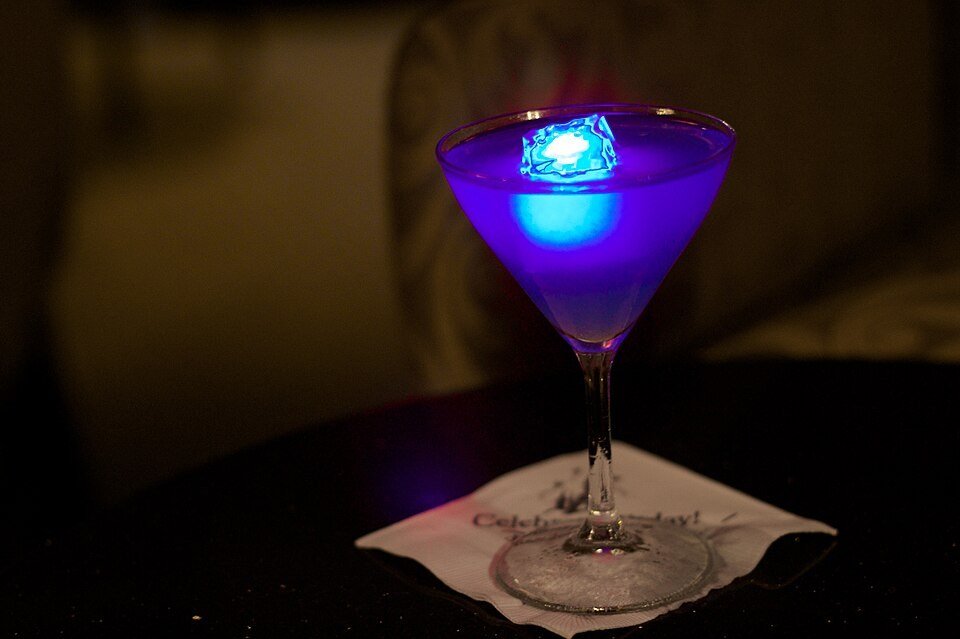 A Christmas martini with a sugared rim on a festive table