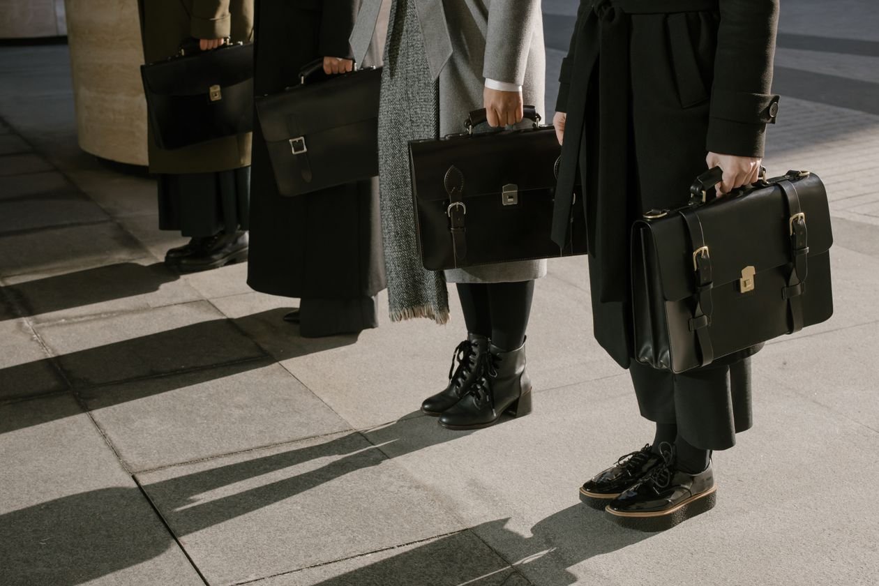 Minimal Leather Messenger Bag example for Aesthetic messenger bags ideas