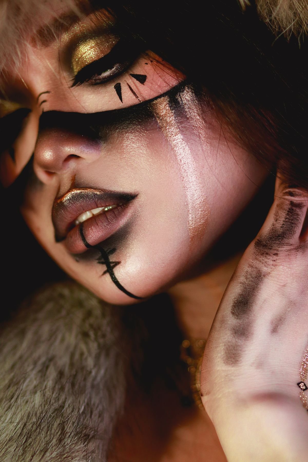 Mismatched Lip Colours for Weird makeup looks ideas