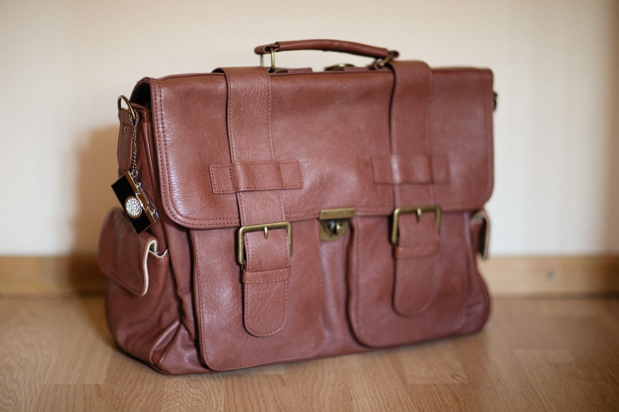 Slouchy Casual Messenger Bag example for Aesthetic messenger bags ideas