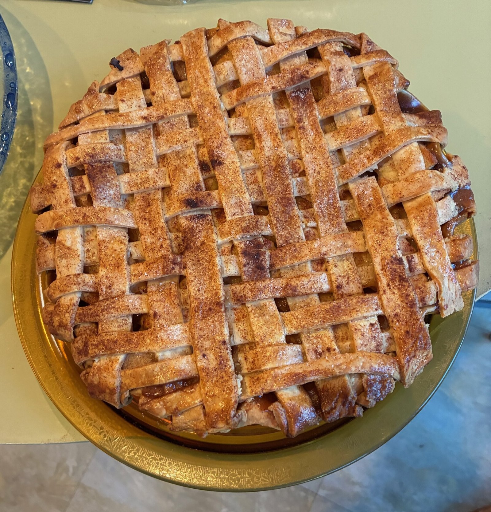caramel apple pie bars with shortbread crust
