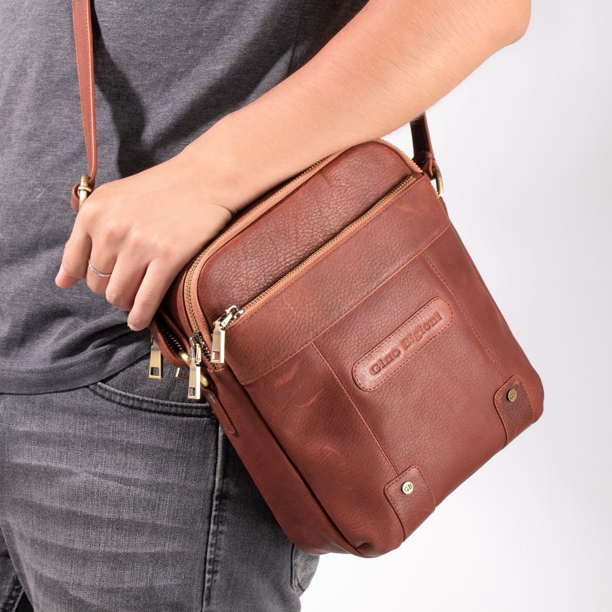 Messenger Bag Styling for Casual Outfits example for Aesthetic messenger bags ideas