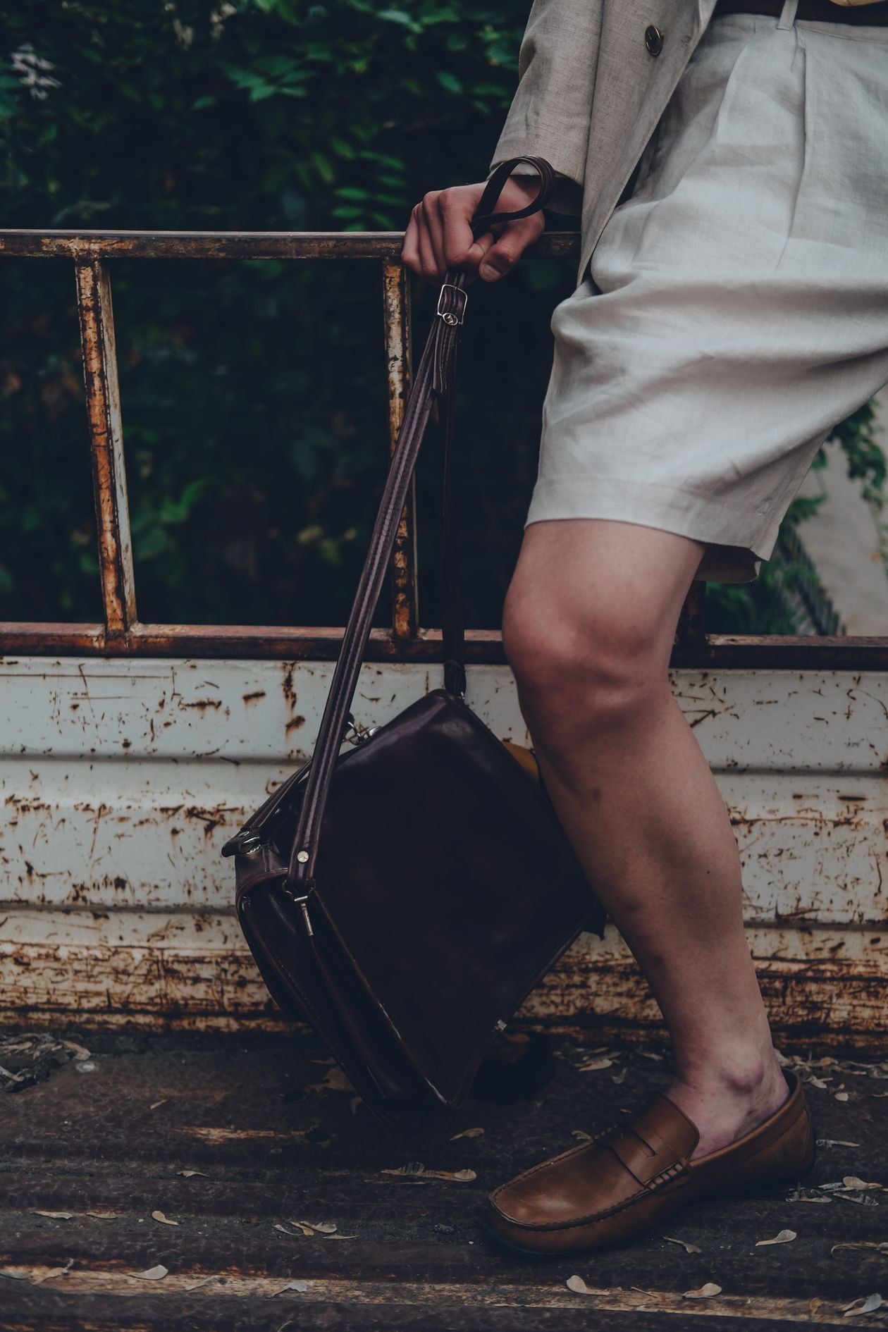 Retro-Inspired Messenger Bag example for Aesthetic messenger bags ideas