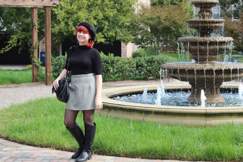 polka dot tights outfit ideas with black dotted tights and skirt