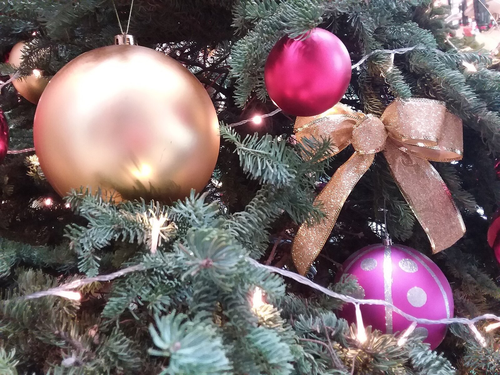 Minimalist blush pink Christmas tree with sparse elegant ornaments