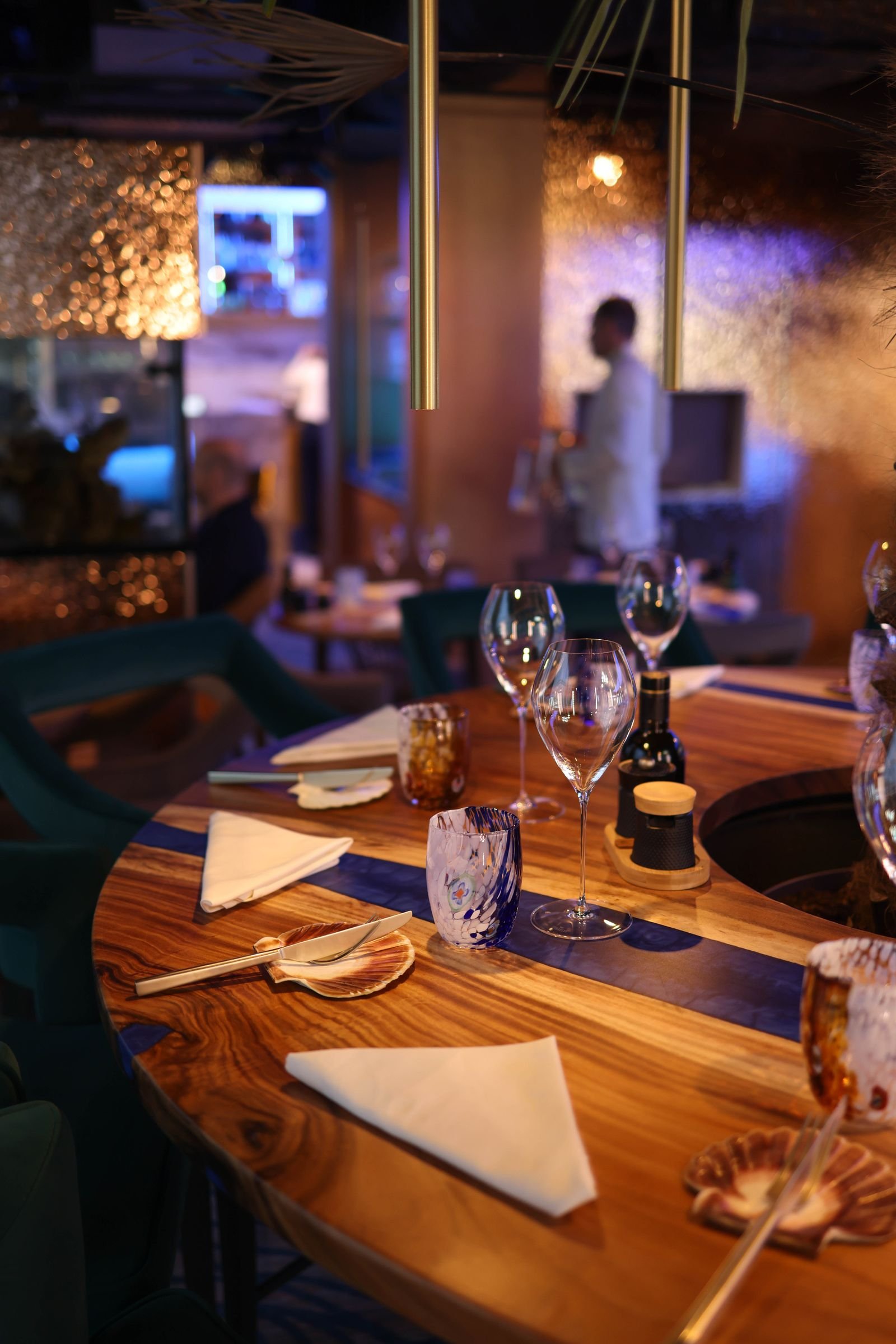 Cinnamon, cloves and dried botanicals creating a fine dining atmosphere