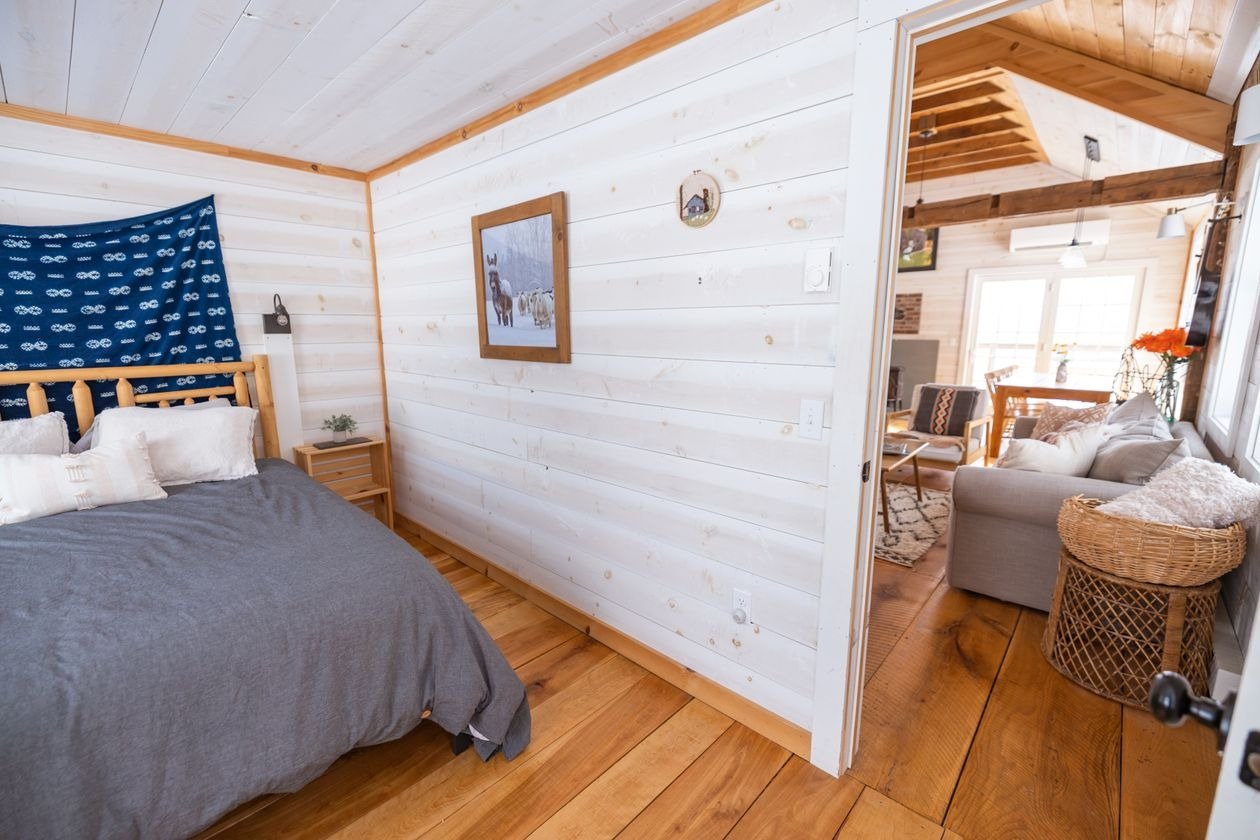 Budget friendly farmhouse cottage makeover