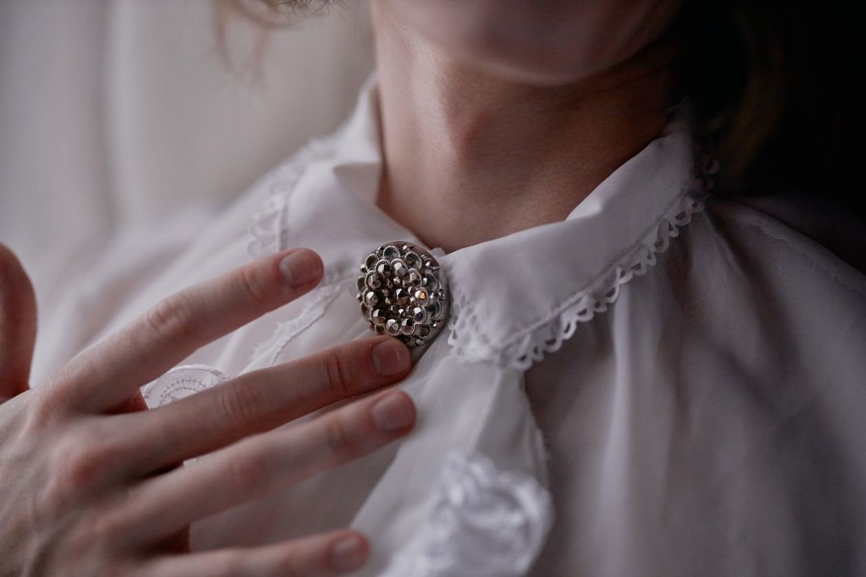 Brooches handmade fabric ideas idea: Beginner Fabric Brooch Designs